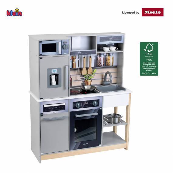 Family kitchen, Miele, wood (MDF)